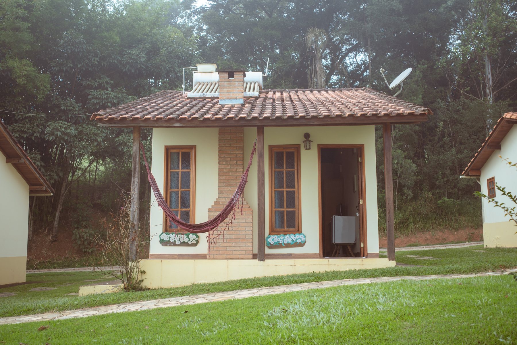 Chalés entre o verde da pousada