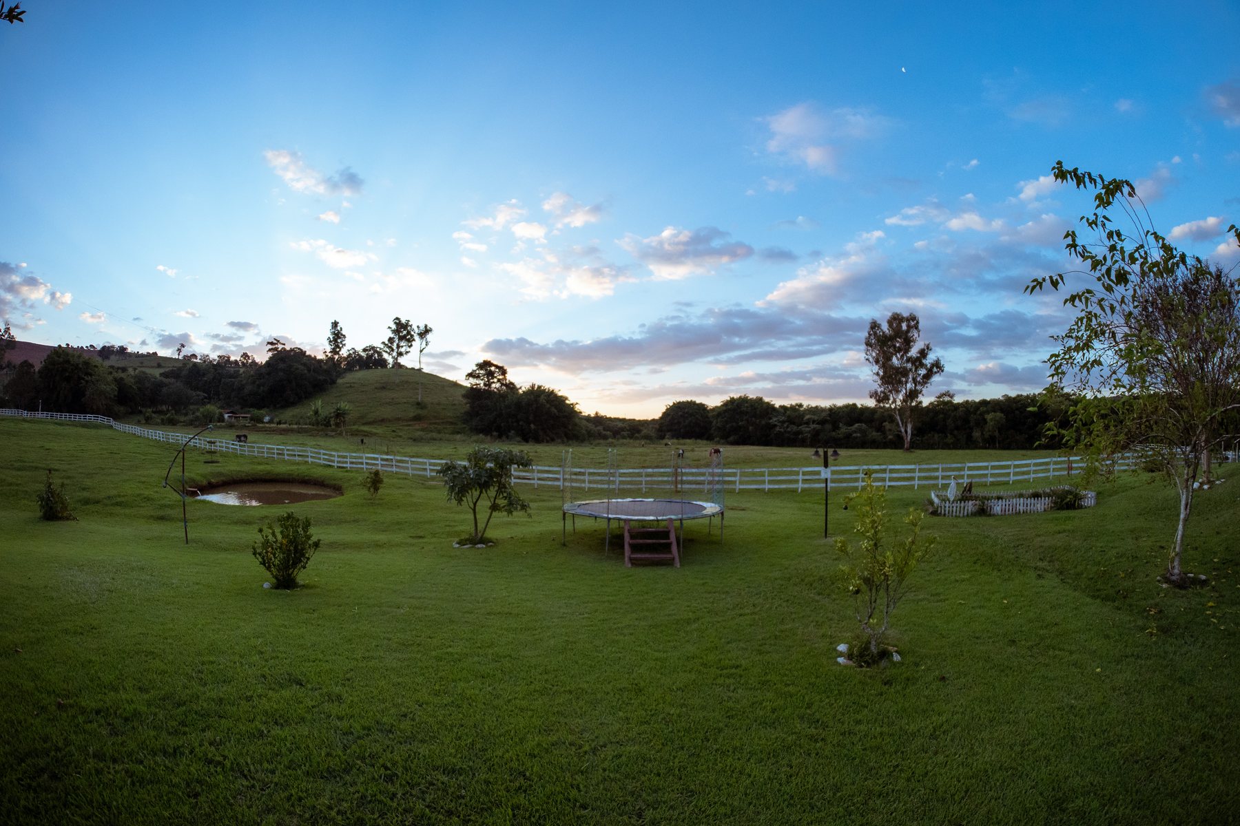 Campo aberto ao redor da pousada